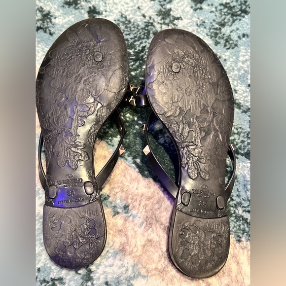 Valentino Garavani RUBBER ROCKSTUD THONG size 38 - Picture 7 of 10